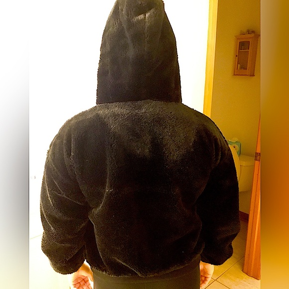 Forever 21 Zip front, hooded fuzzy jacket Size S, Excellent Condition - Picture 7 of 8